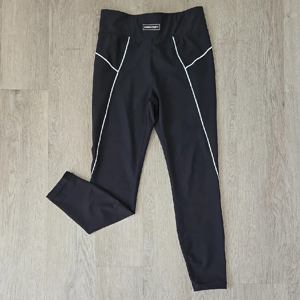 Running Hot  High-Waist Back Pocket Legging Size M (8/10) US